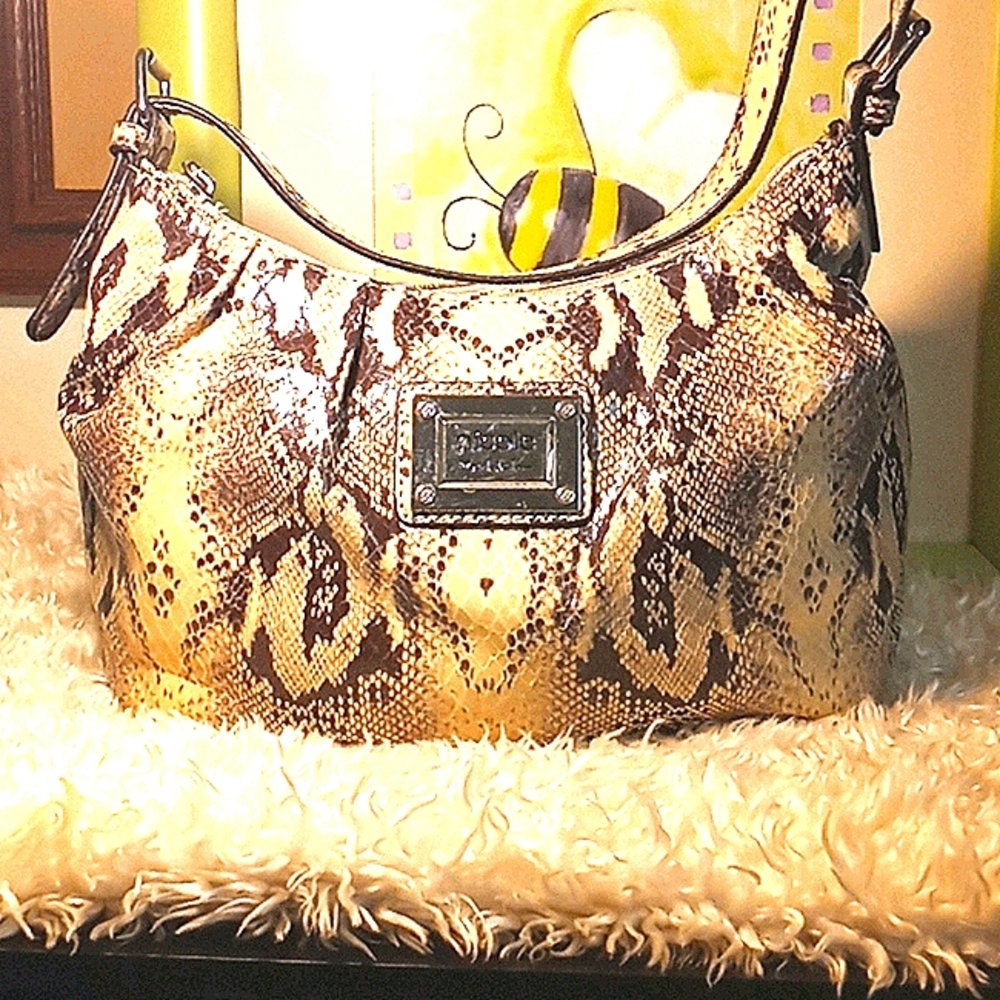 Snakeskin pattern shoulderbag